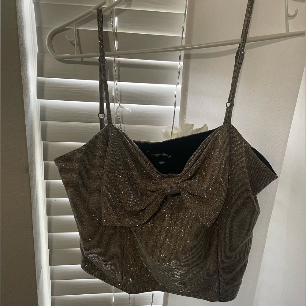 Glittery bow top